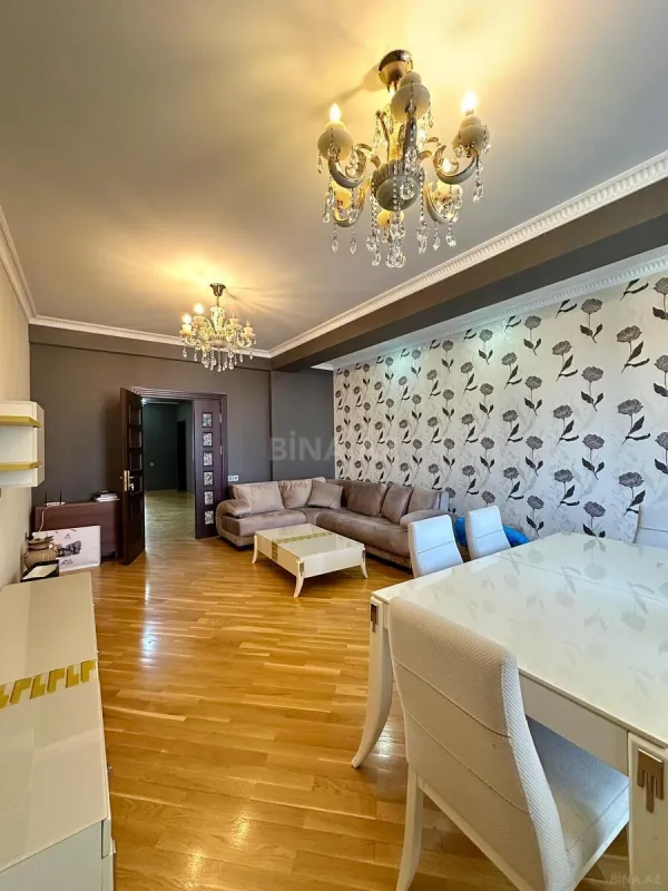 Satılır 4 otaqlı mənzil 160 m²