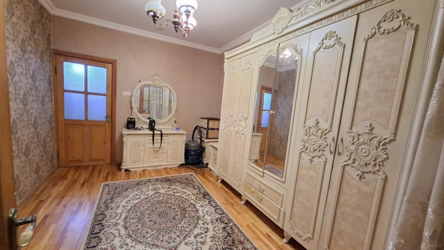 Satılır 4 otaqlı mənzil 100 m²