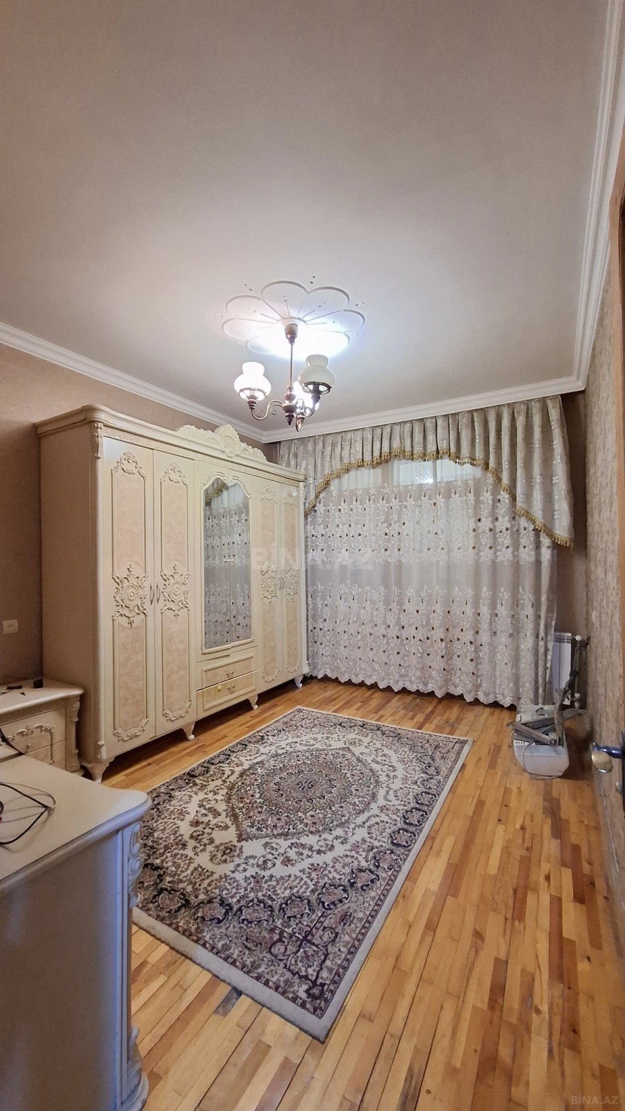 Satılır 4 otaqlı mənzil 100 m²