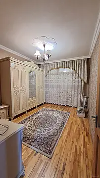 Satılır 4 otaqlı mənzil 100 m²