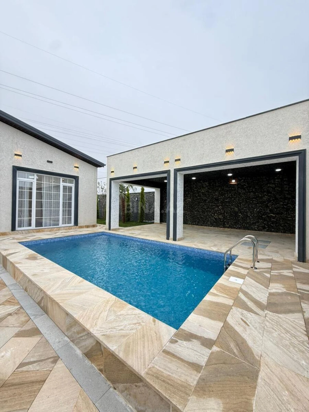 Satılır 4 otaqlı həyət evi 160 m²