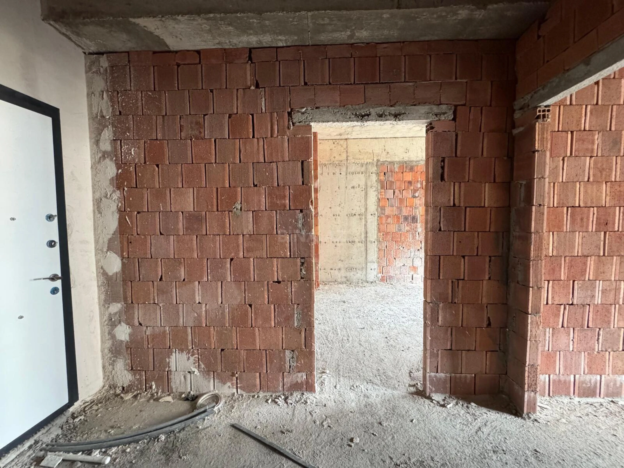 Satılır 3 otaqlı mənzil 146.7 m²