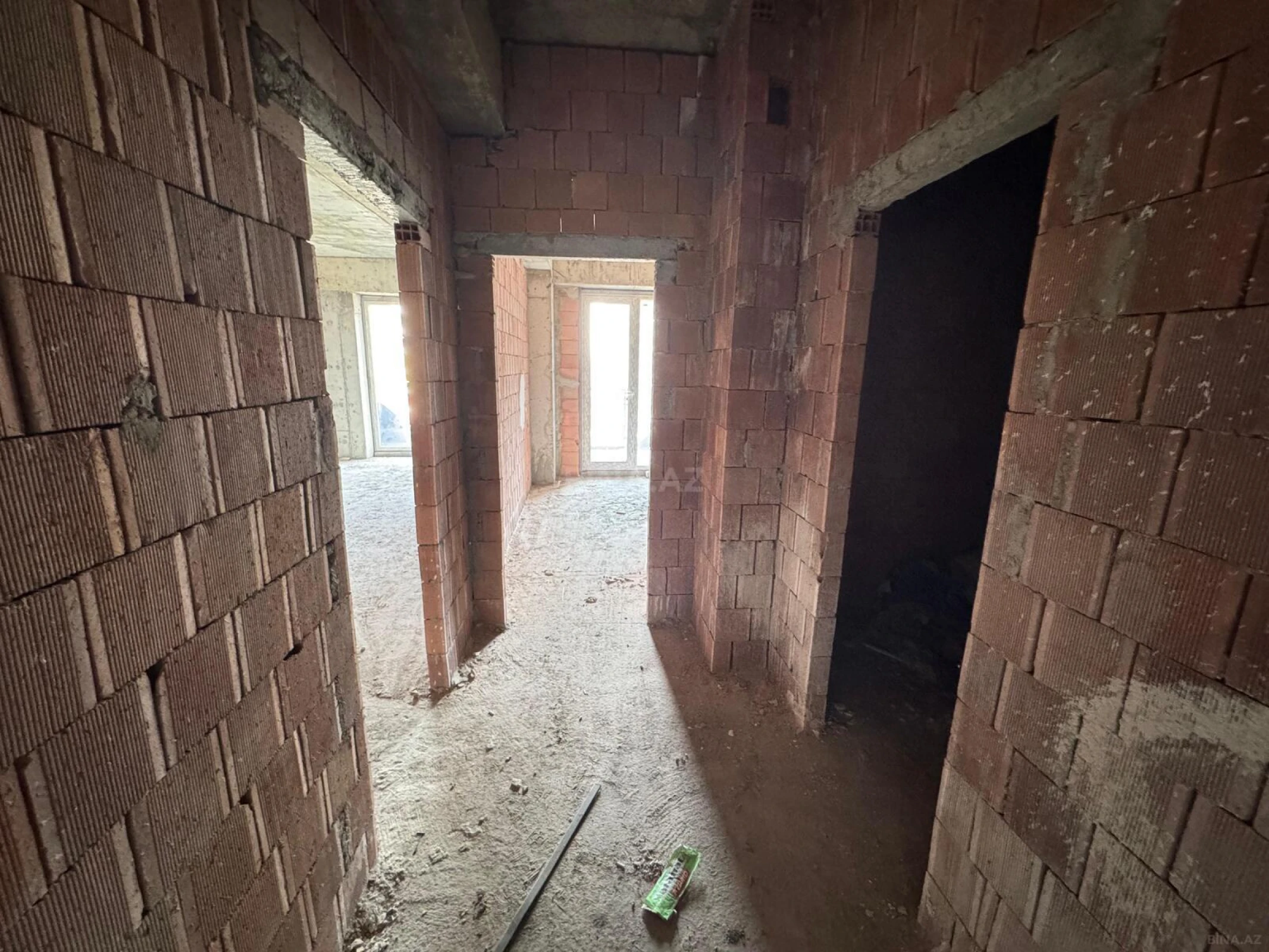 Satılır 3 otaqlı mənzil 146.7 m²