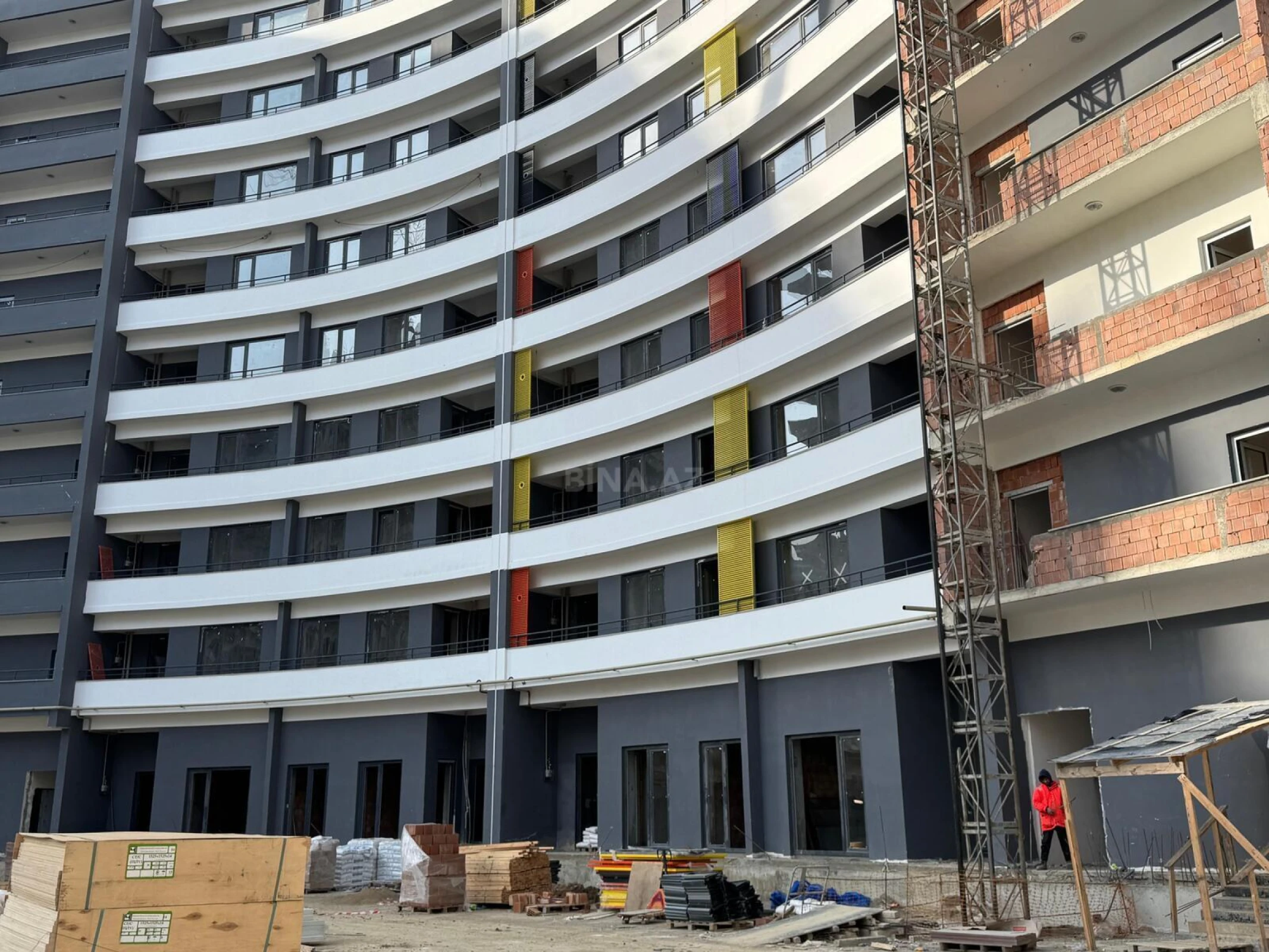 Satılır 3 otaqlı mənzil 146.7 m²