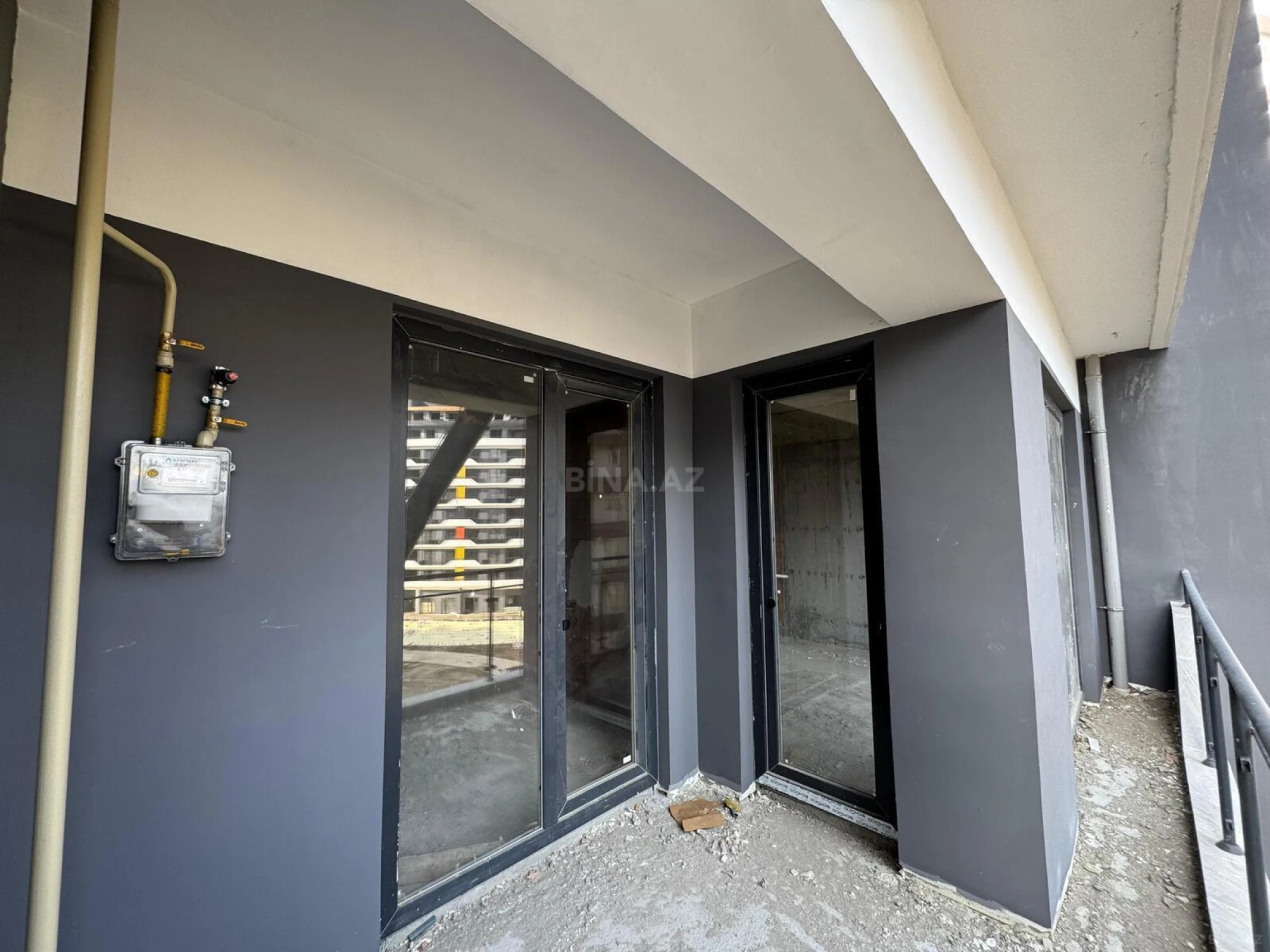 Satılır 3 otaqlı mənzil 146.7 m²