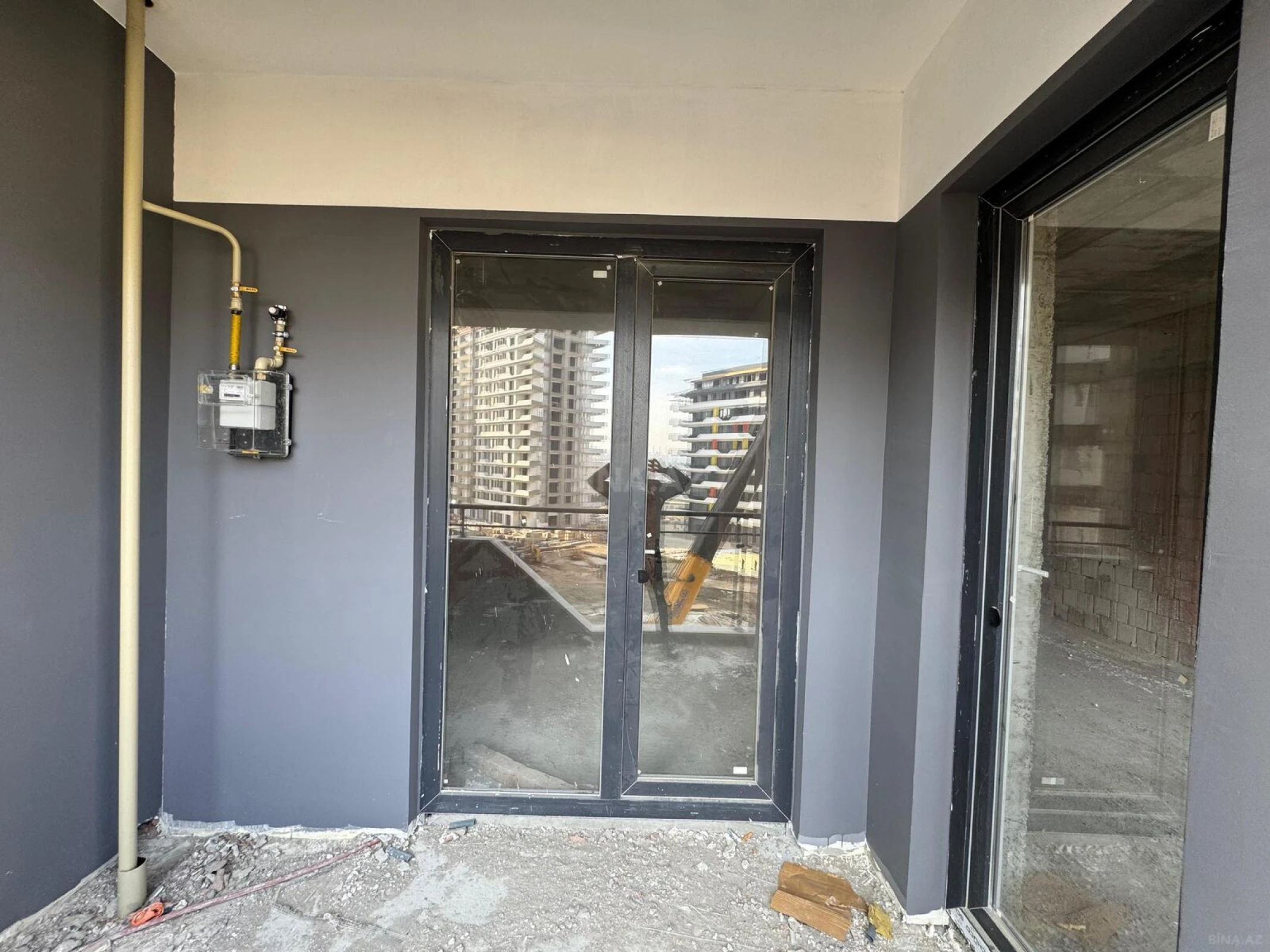 Satılır 3 otaqlı mənzil 146.7 m²