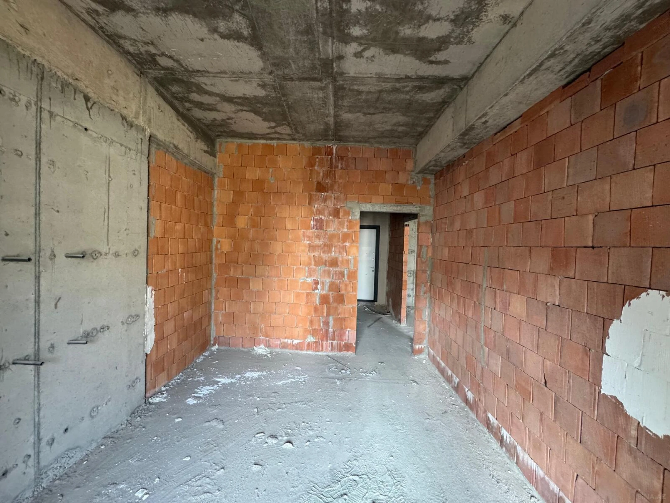 Satılır 3 otaqlı mənzil 146.7 m²