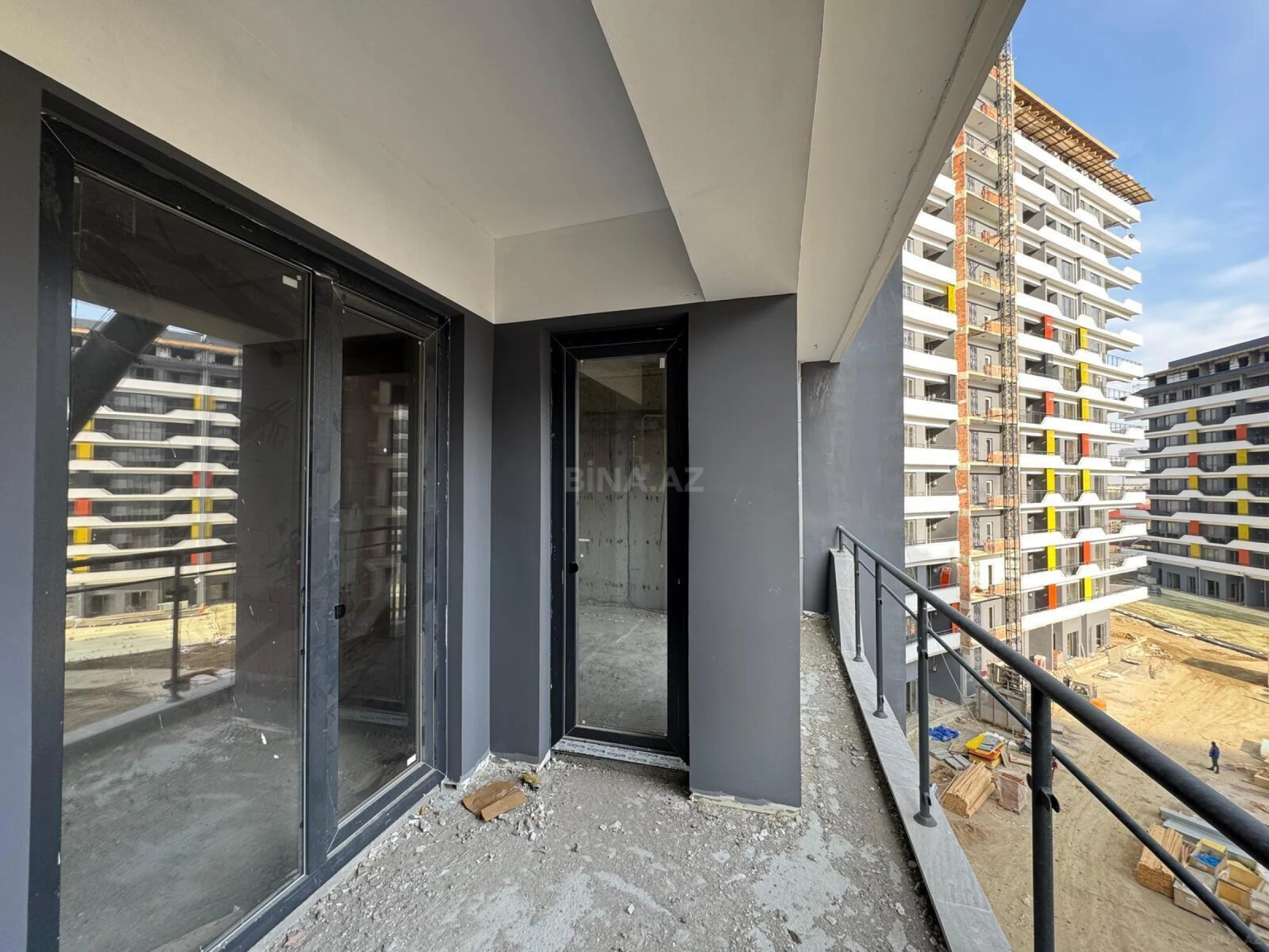 Satılır 3 otaqlı mənzil 146.7 m²