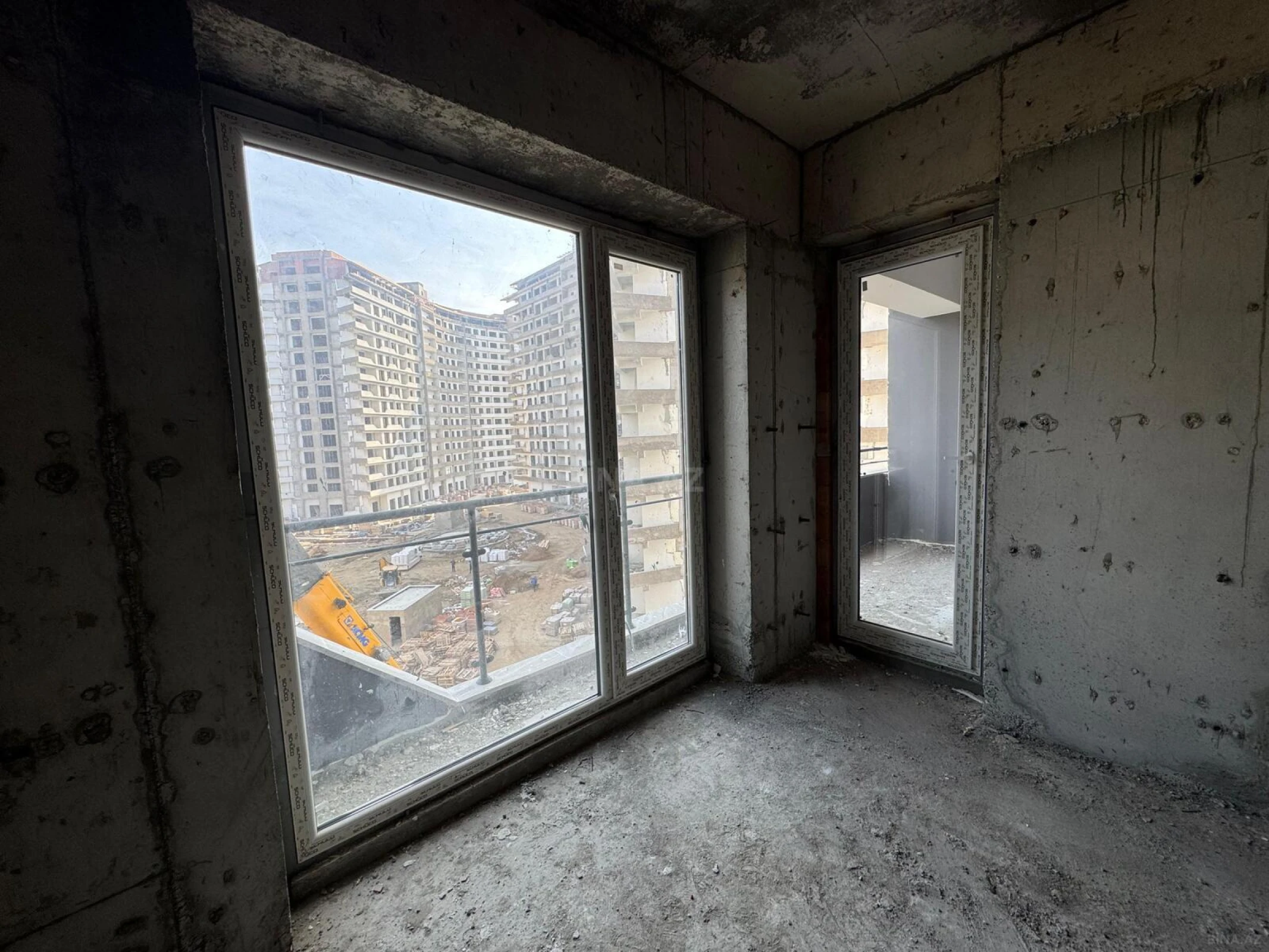 Satılır 3 otaqlı mənzil 146.7 m²
