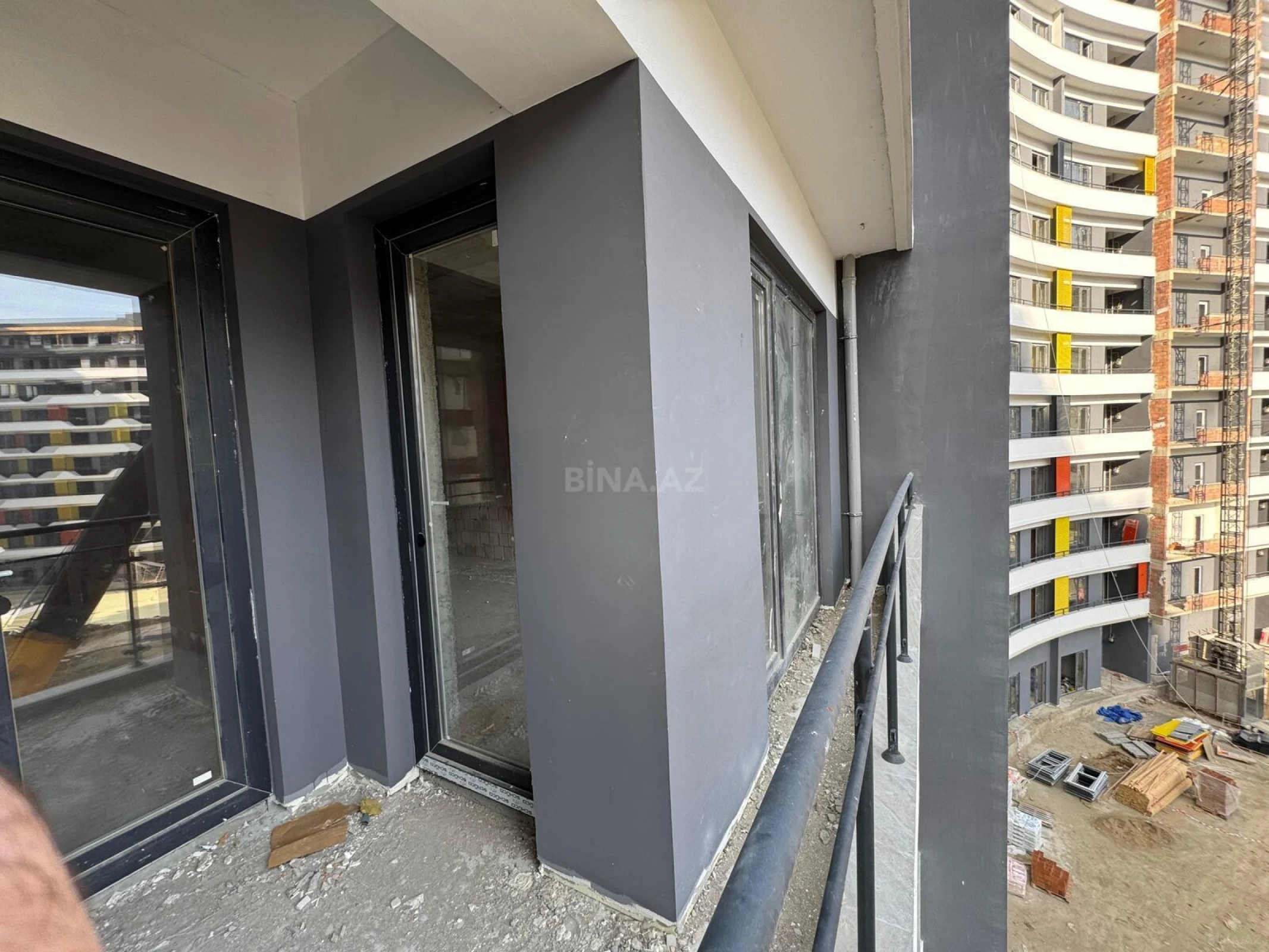Satılır 3 otaqlı mənzil 146.7 m²