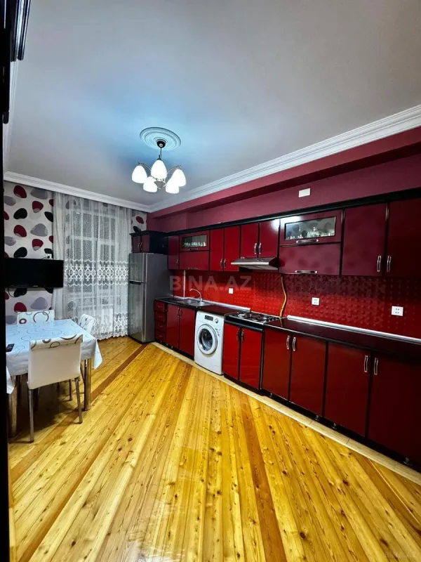 Satılır 4 otaqlı mənzil 135 m²