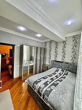 Satılır 4 otaqlı mənzil 135 m²