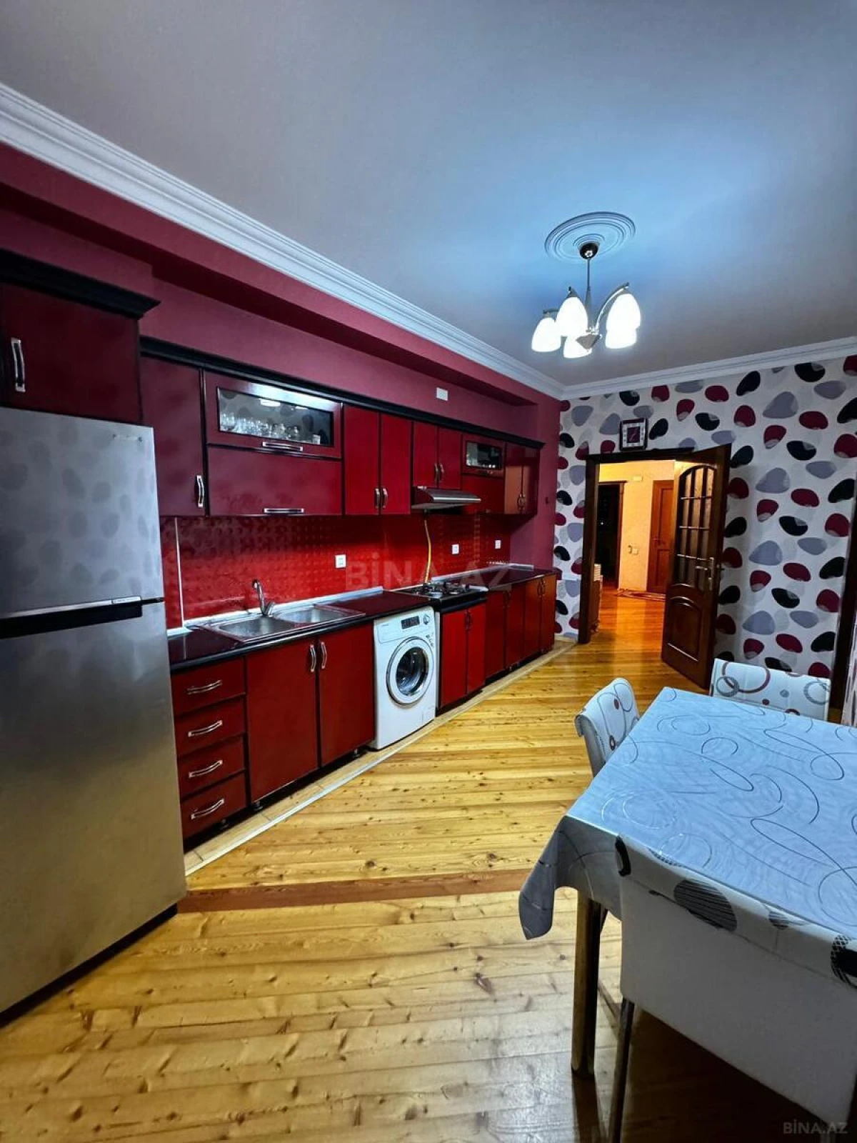 Satılır 4 otaqlı mənzil 135 m²