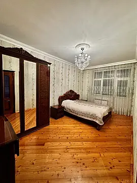 Satılır 4 otaqlı mənzil 135 m²