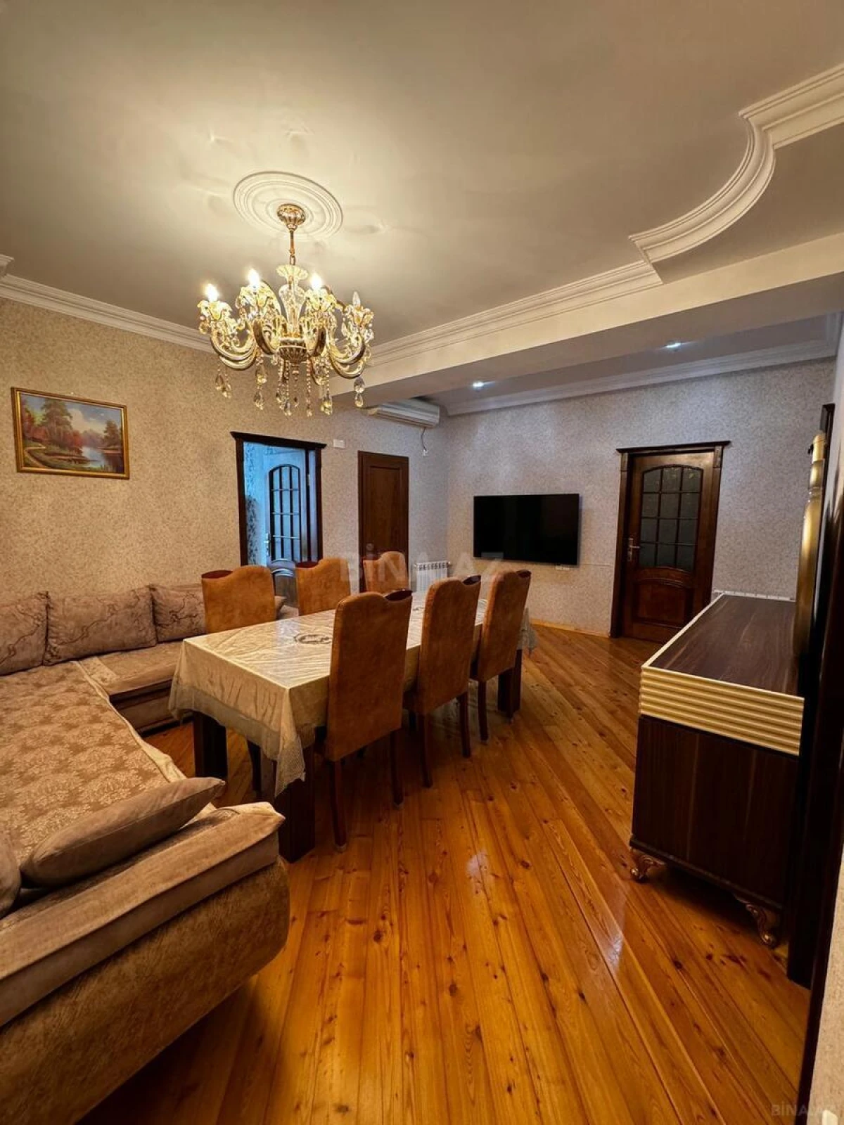 Satılır 4 otaqlı mənzil 135 m²