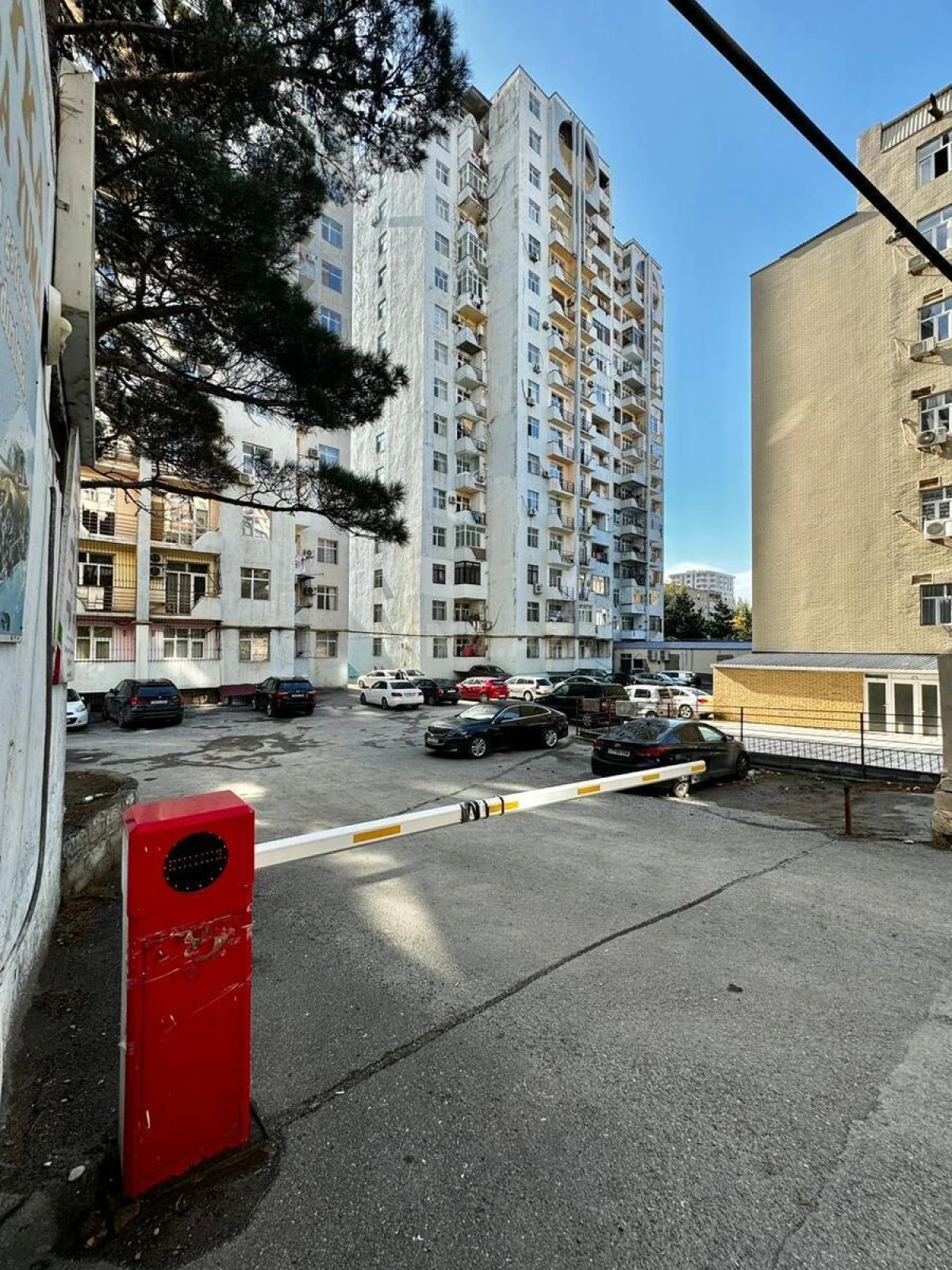 Satılır 4 otaqlı mənzil 135 m²