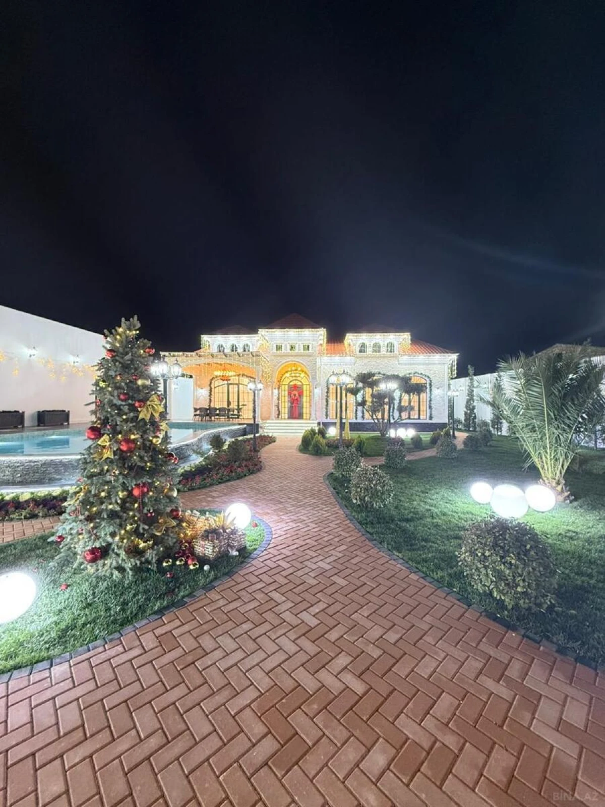 Satılır 5 otaqlı həyət evi 280 m²