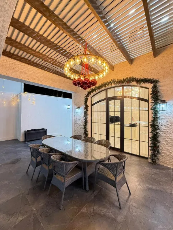 Satılır 5 otaqlı həyət evi 280 m²