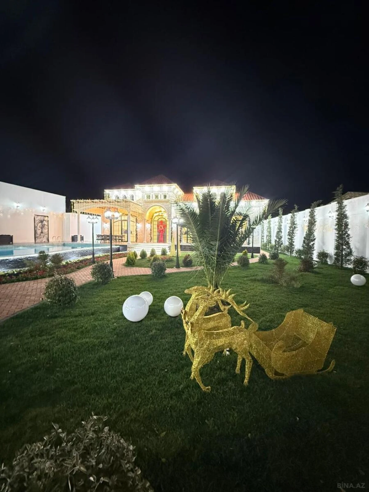 Satılır 5 otaqlı həyət evi 280 m²