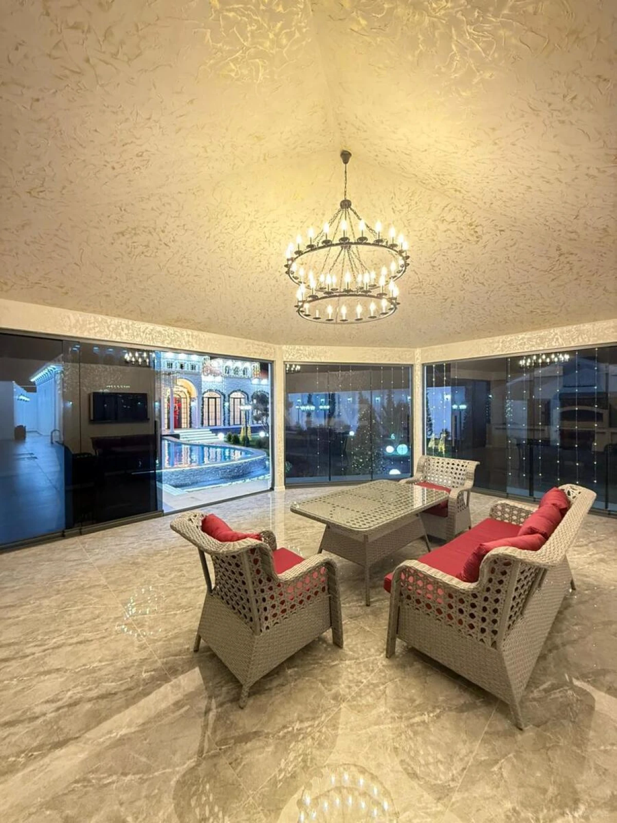 Satılır 5 otaqlı həyət evi 280 m²