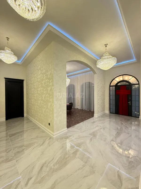 Satılır 5 otaqlı həyət evi 280 m²
