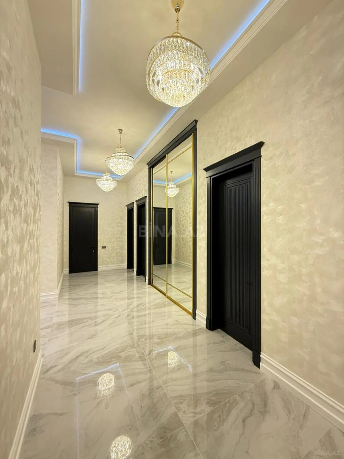 Satılır 5 otaqlı həyət evi 280 m²