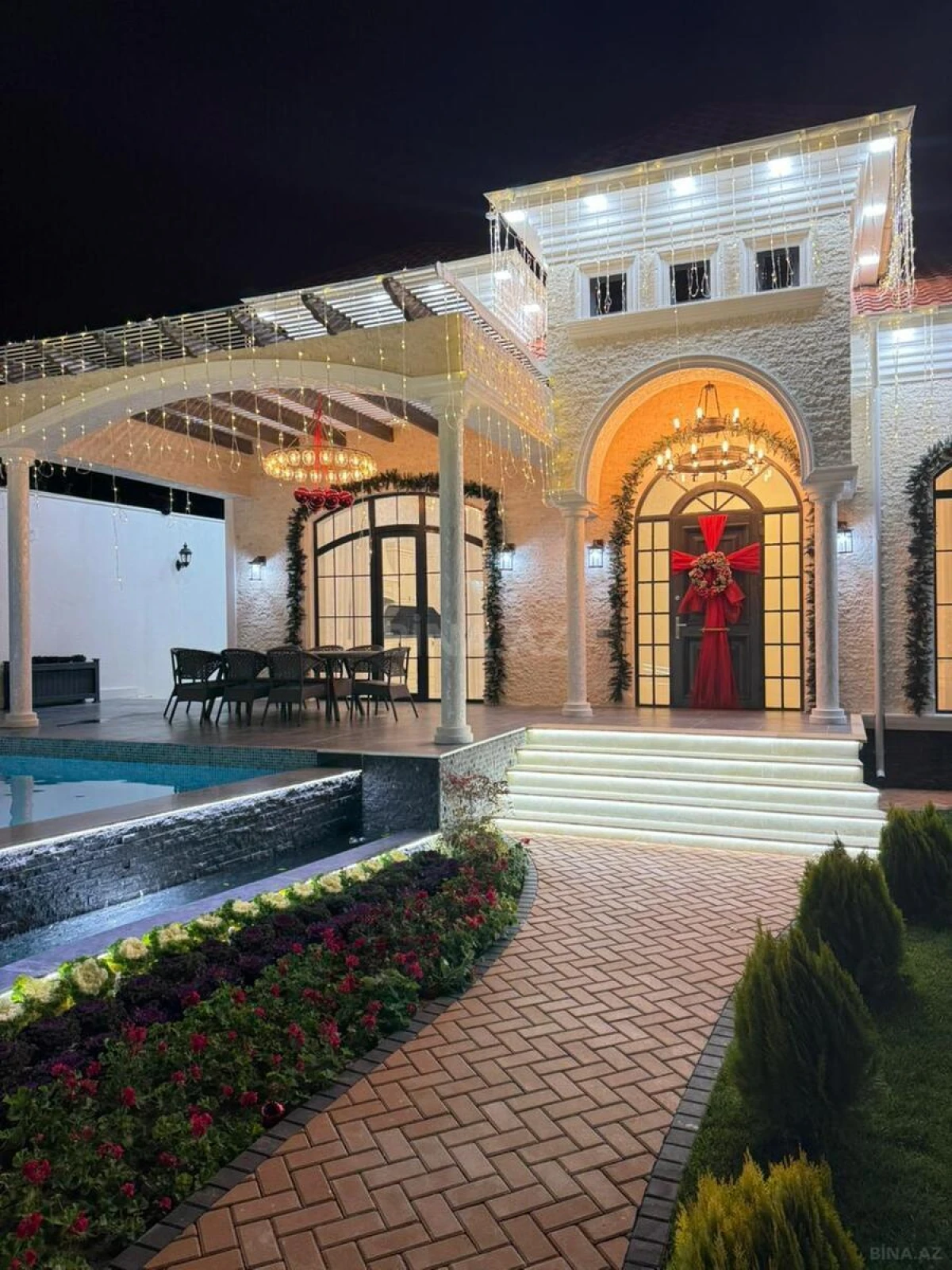 Satılır 5 otaqlı həyət evi 280 m²