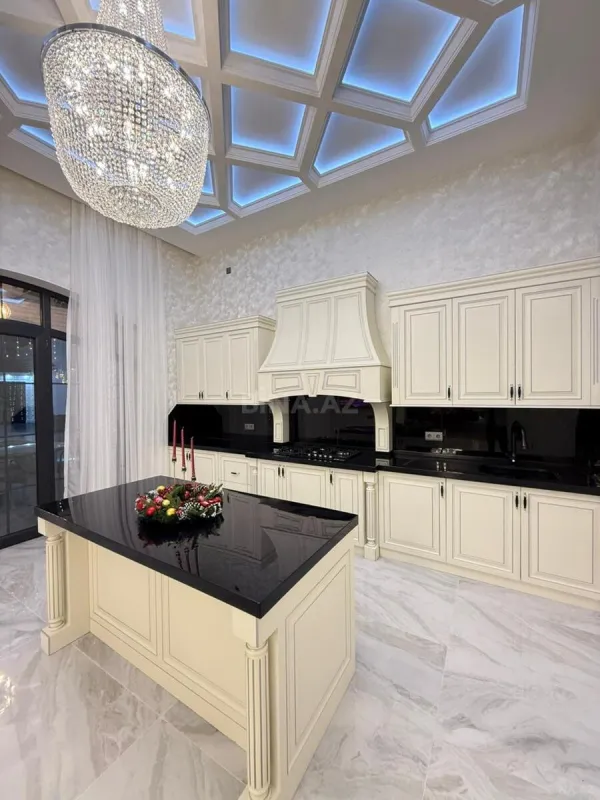 Satılır 5 otaqlı həyət evi 280 m²