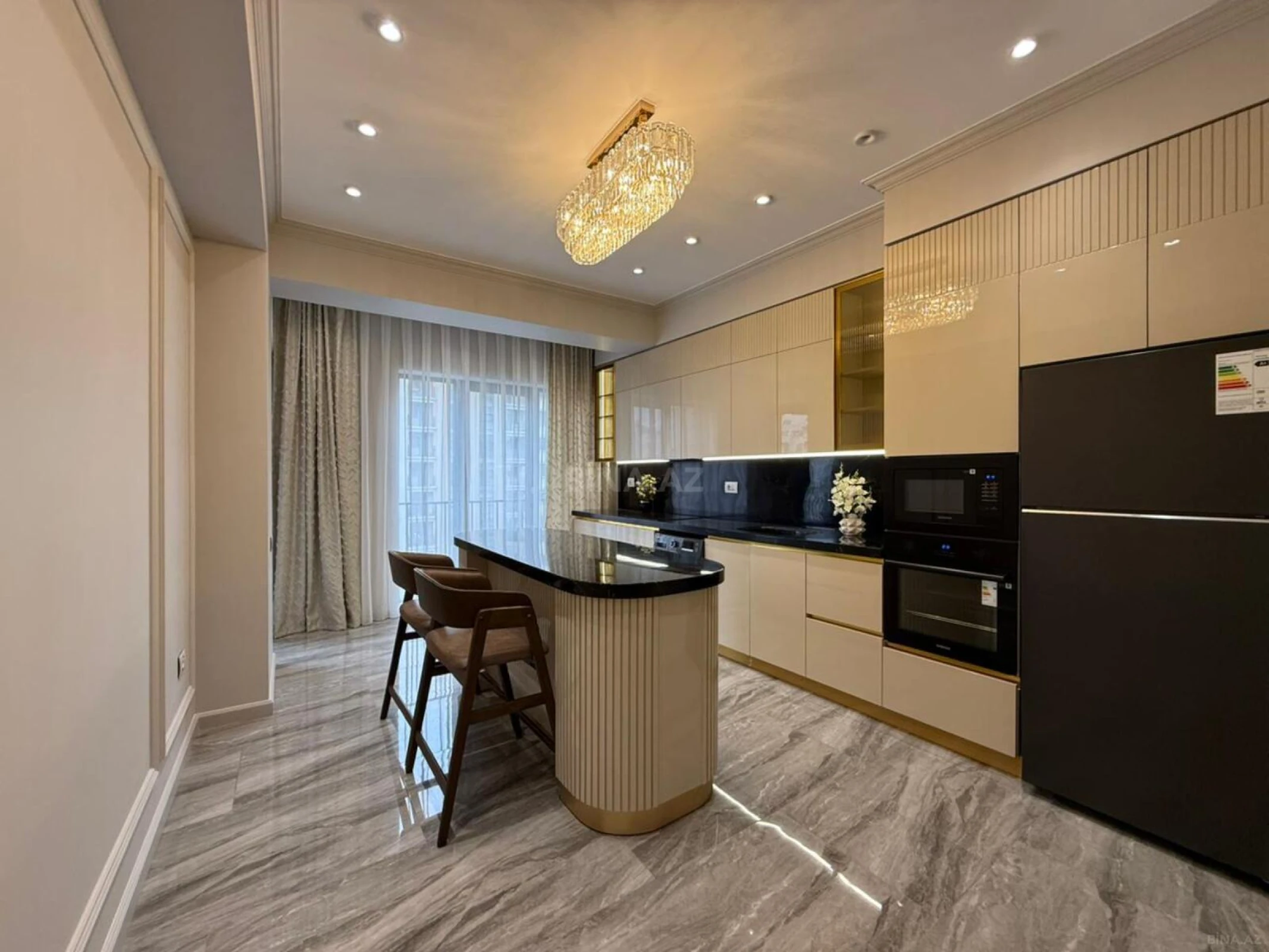 Satılır 3 otaqlı mənzil 128.5 m²