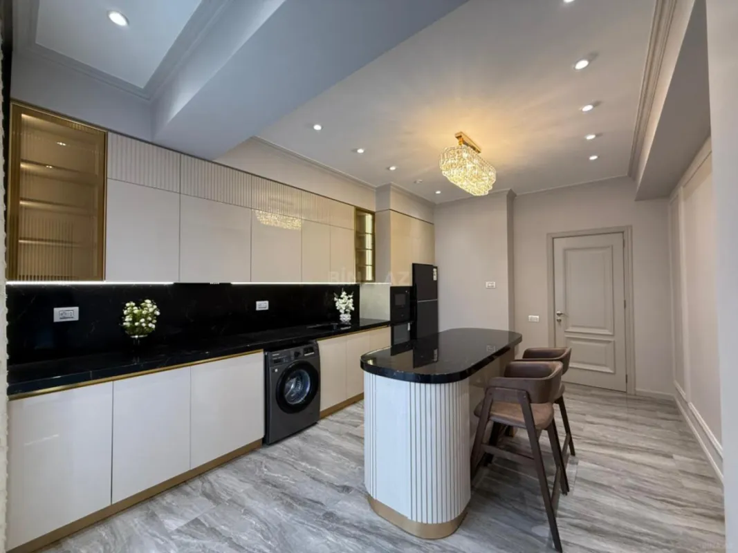 Satılır 3 otaqlı mənzil 128.5 m²