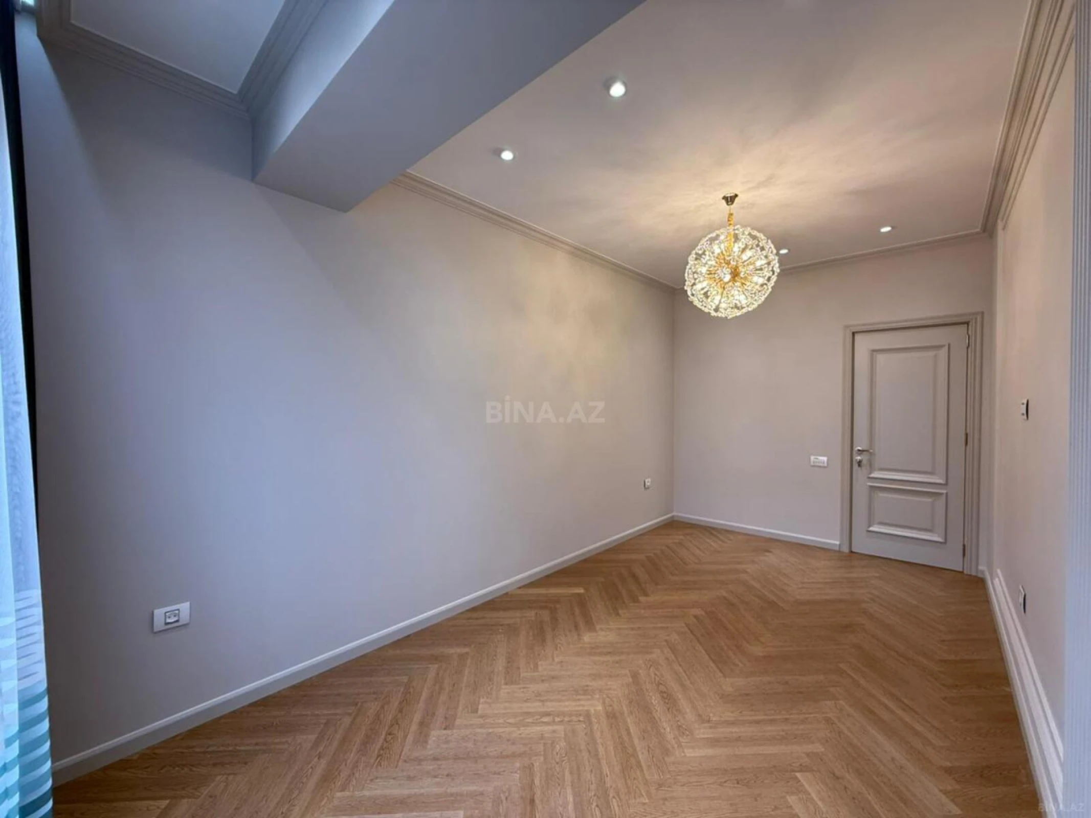 Satılır 3 otaqlı mənzil 128.5 m²