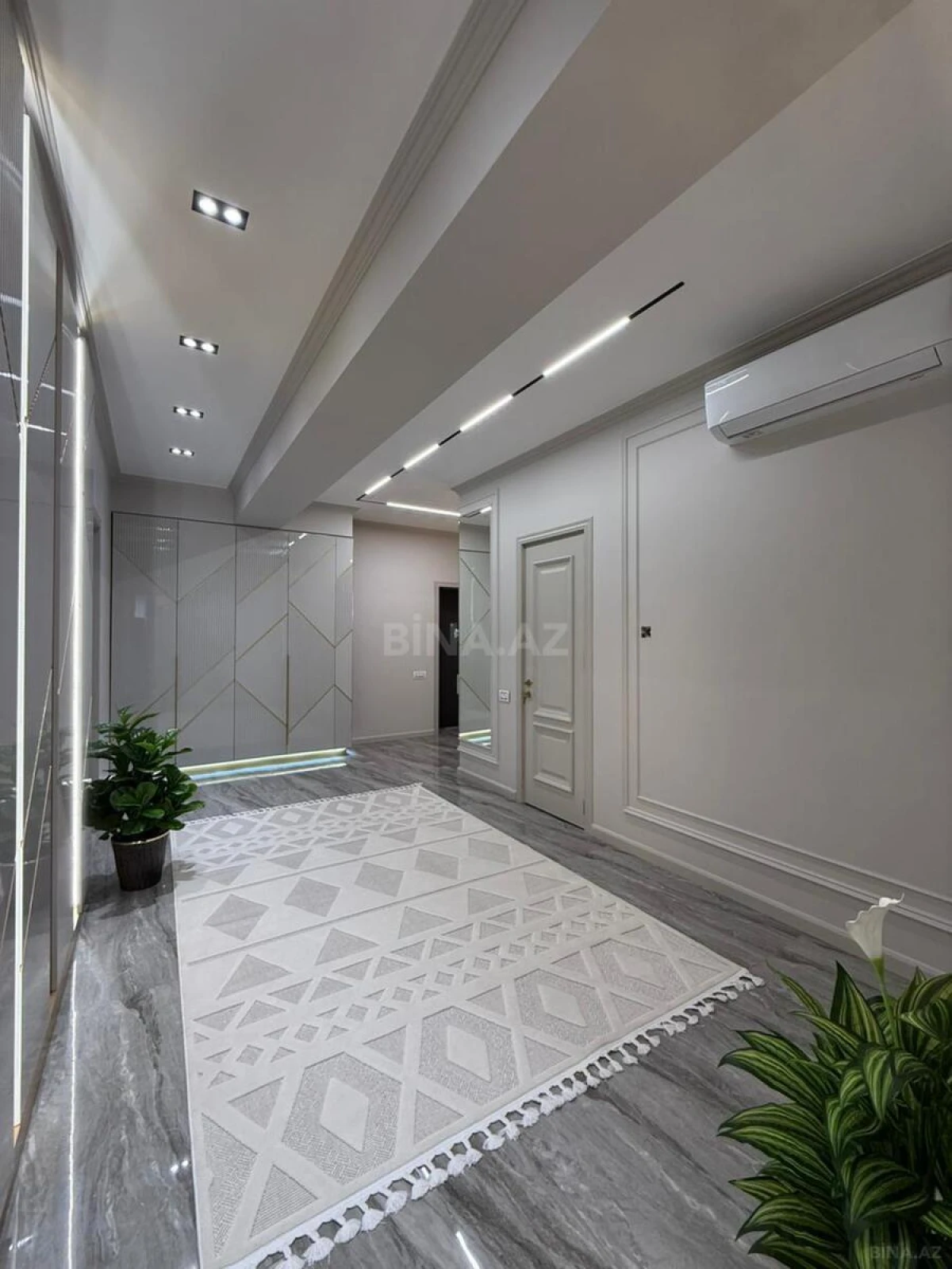 Satılır 3 otaqlı mənzil 128.5 m²