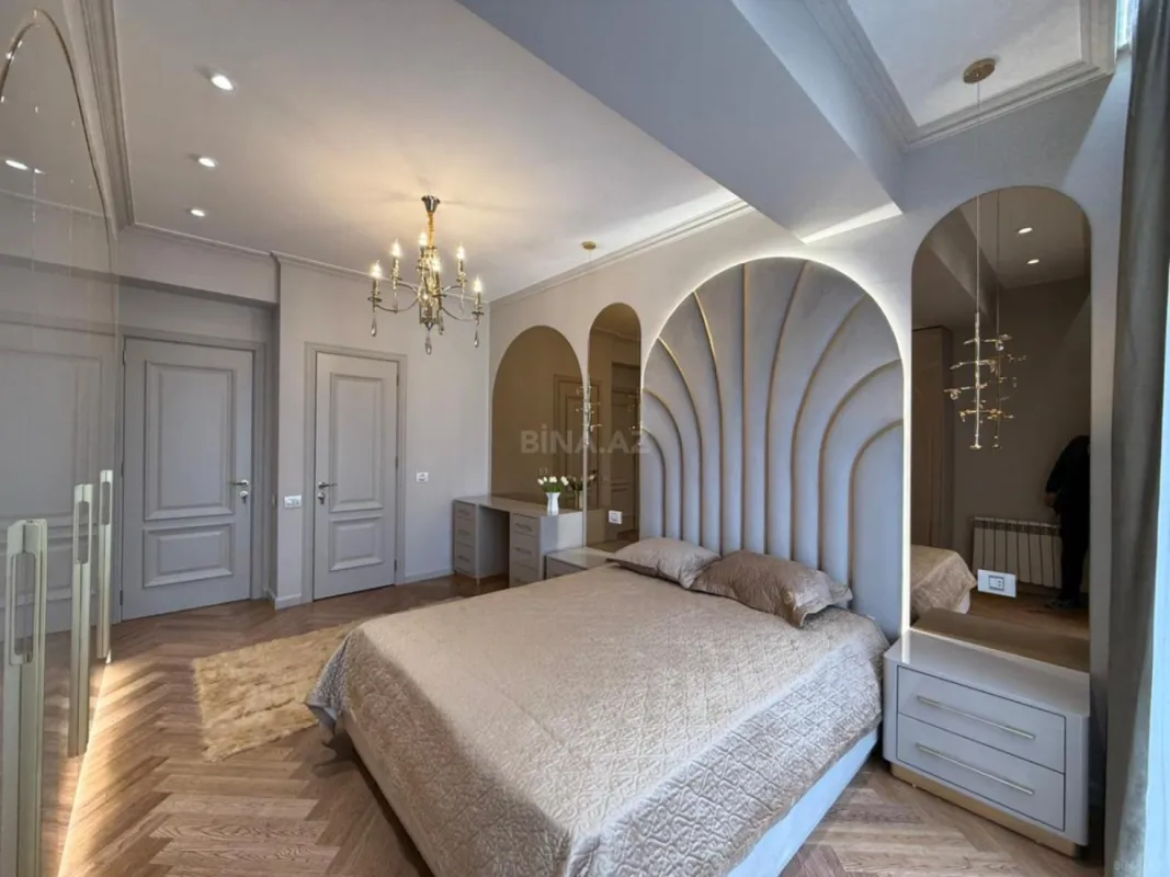 Satılır 3 otaqlı mənzil 128.5 m²