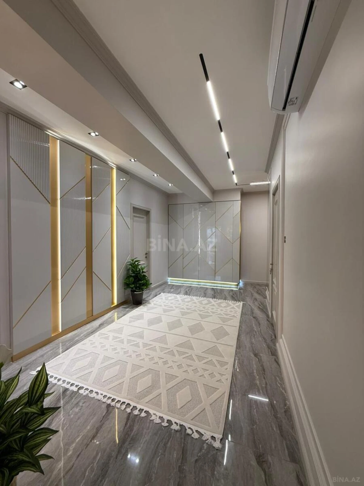 Satılır 3 otaqlı mənzil 128.5 m²