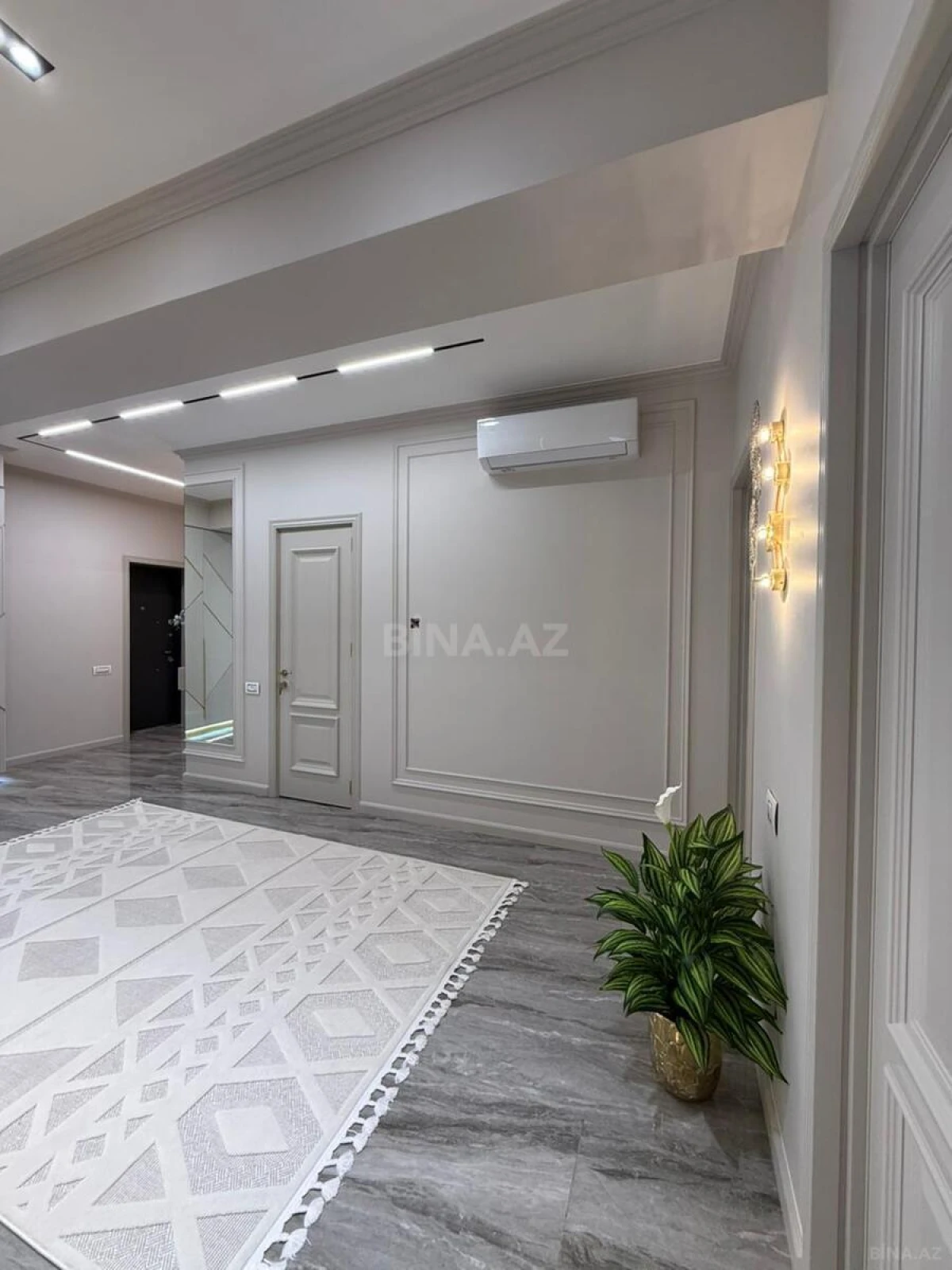 Satılır 3 otaqlı mənzil 128.5 m²
