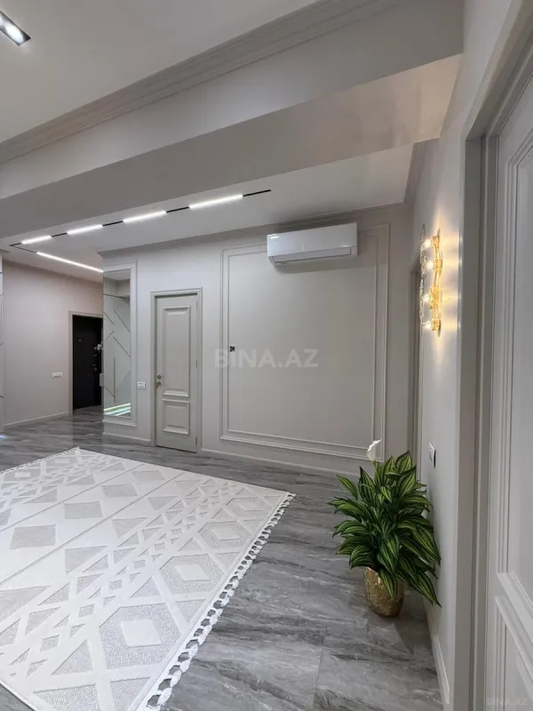 Satılır 3 otaqlı mənzil 128.5 m²