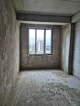 Satılır 4 otaqlı mənzil 135 m²