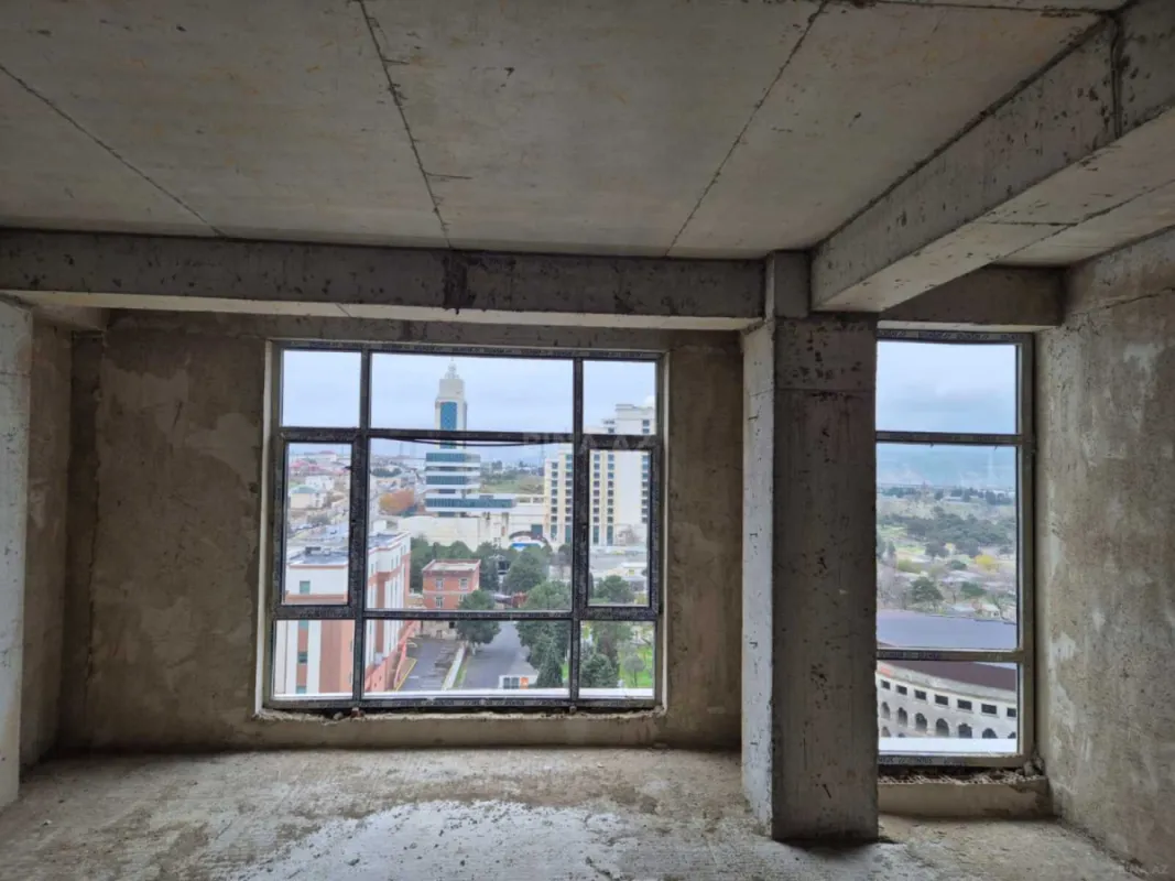 Satılır 4 otaqlı mənzil 135 m²