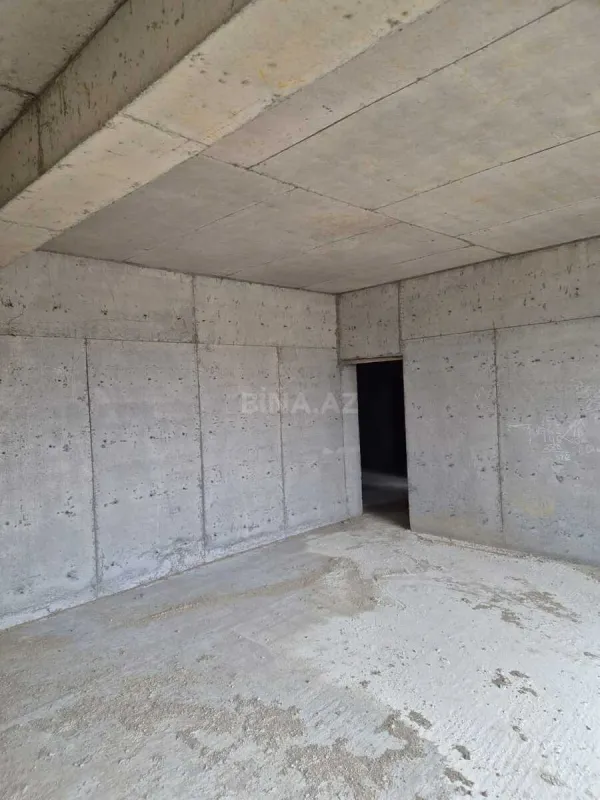 Satılır 4 otaqlı mənzil 135 m²