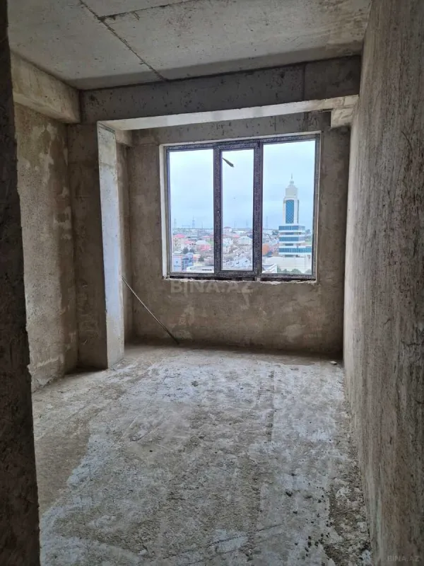 Satılır 4 otaqlı mənzil 135 m²