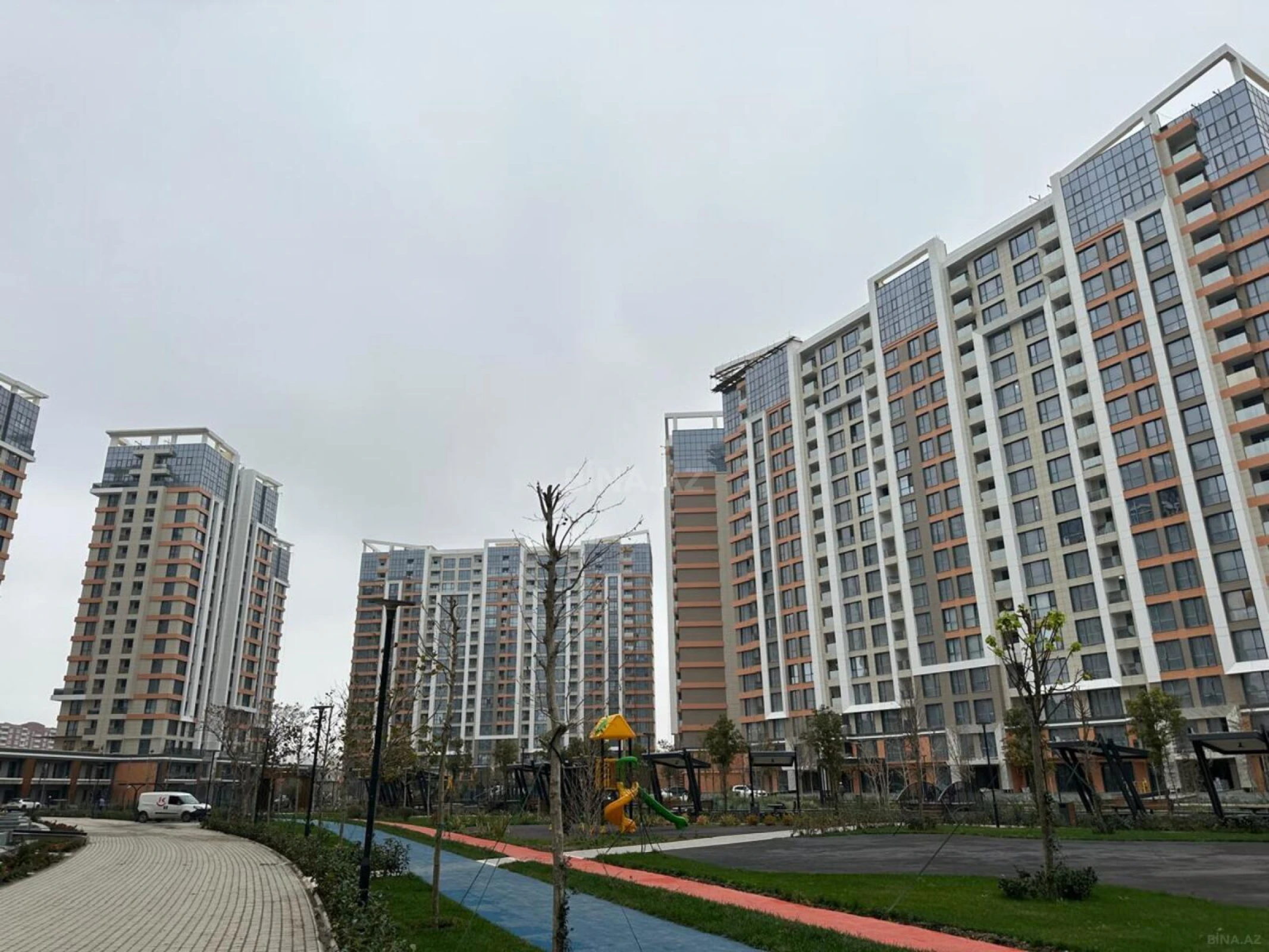 Satılır 3 otaqlı mənzil 106 m²