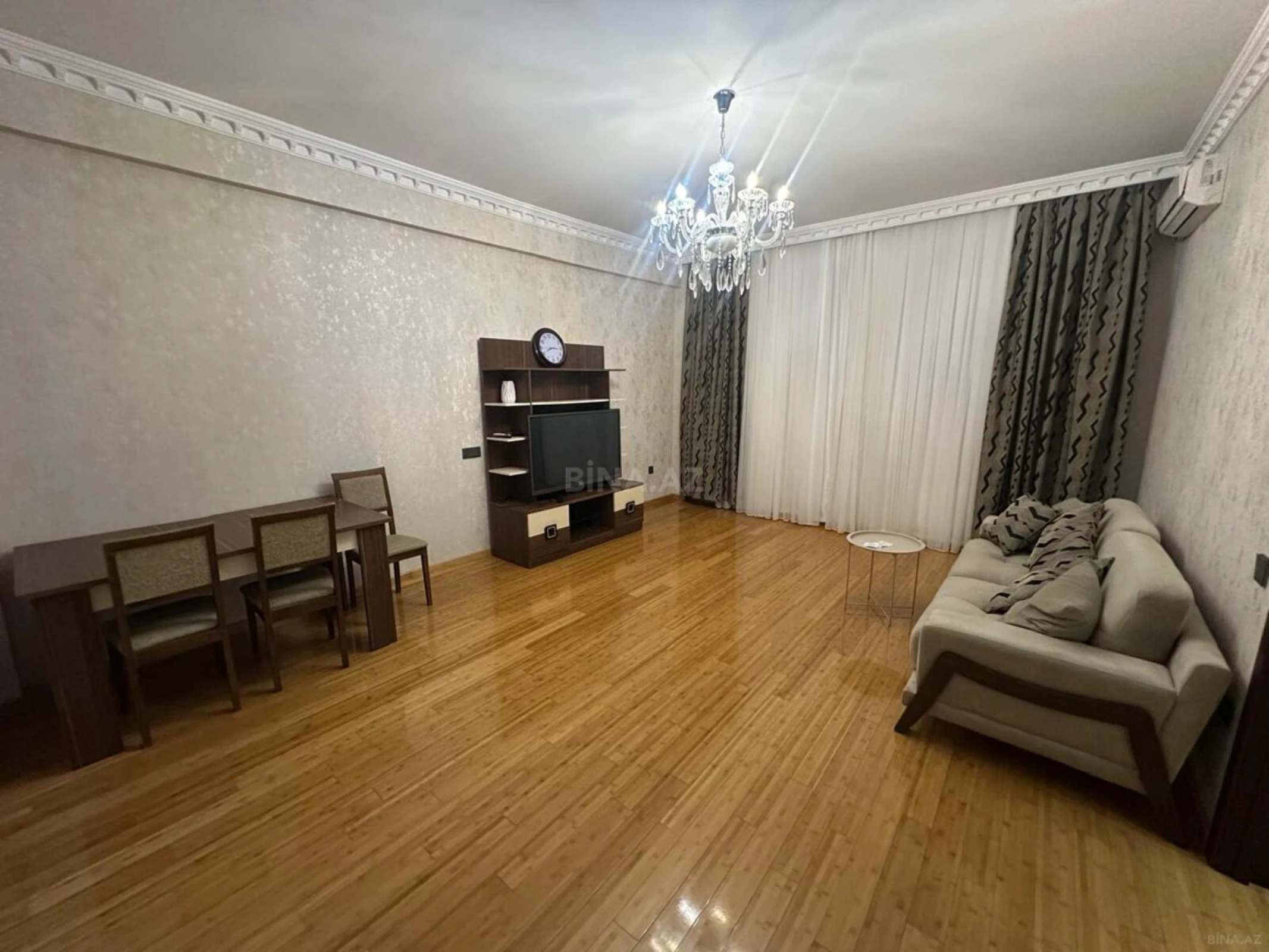 Kirayə verilir 2 otaqlı mənzil 70 m²