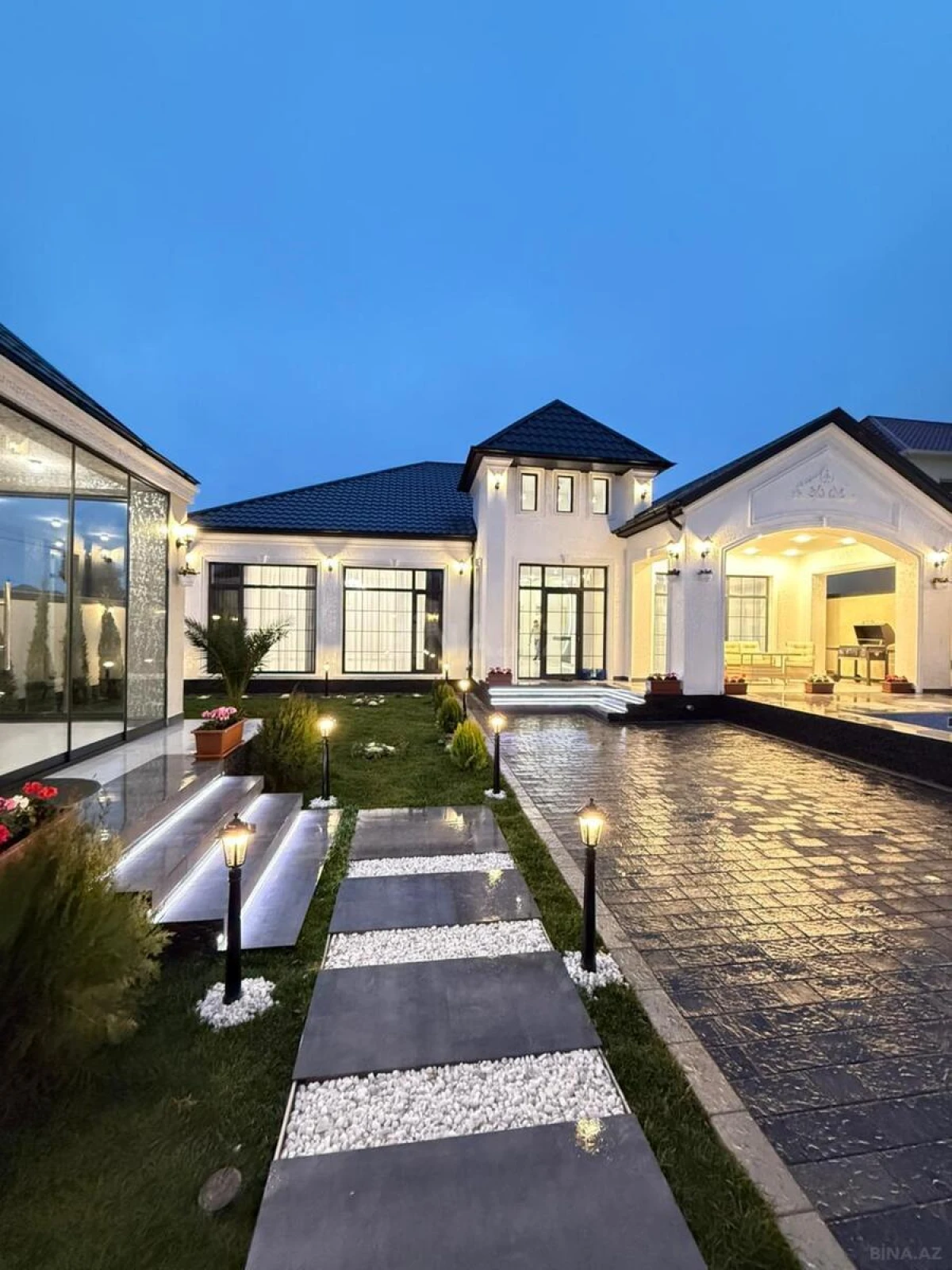 Satılır 5 otaqlı həyət evi 200 m²