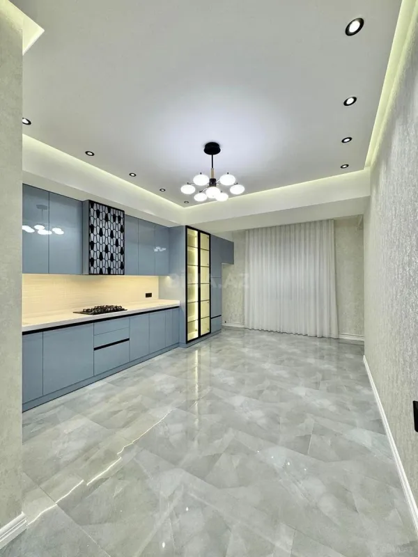 Satılır 4 otaqlı mənzil 180 m²