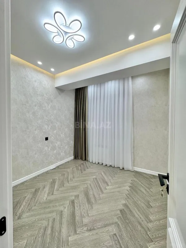 Satılır 4 otaqlı mənzil 180 m²