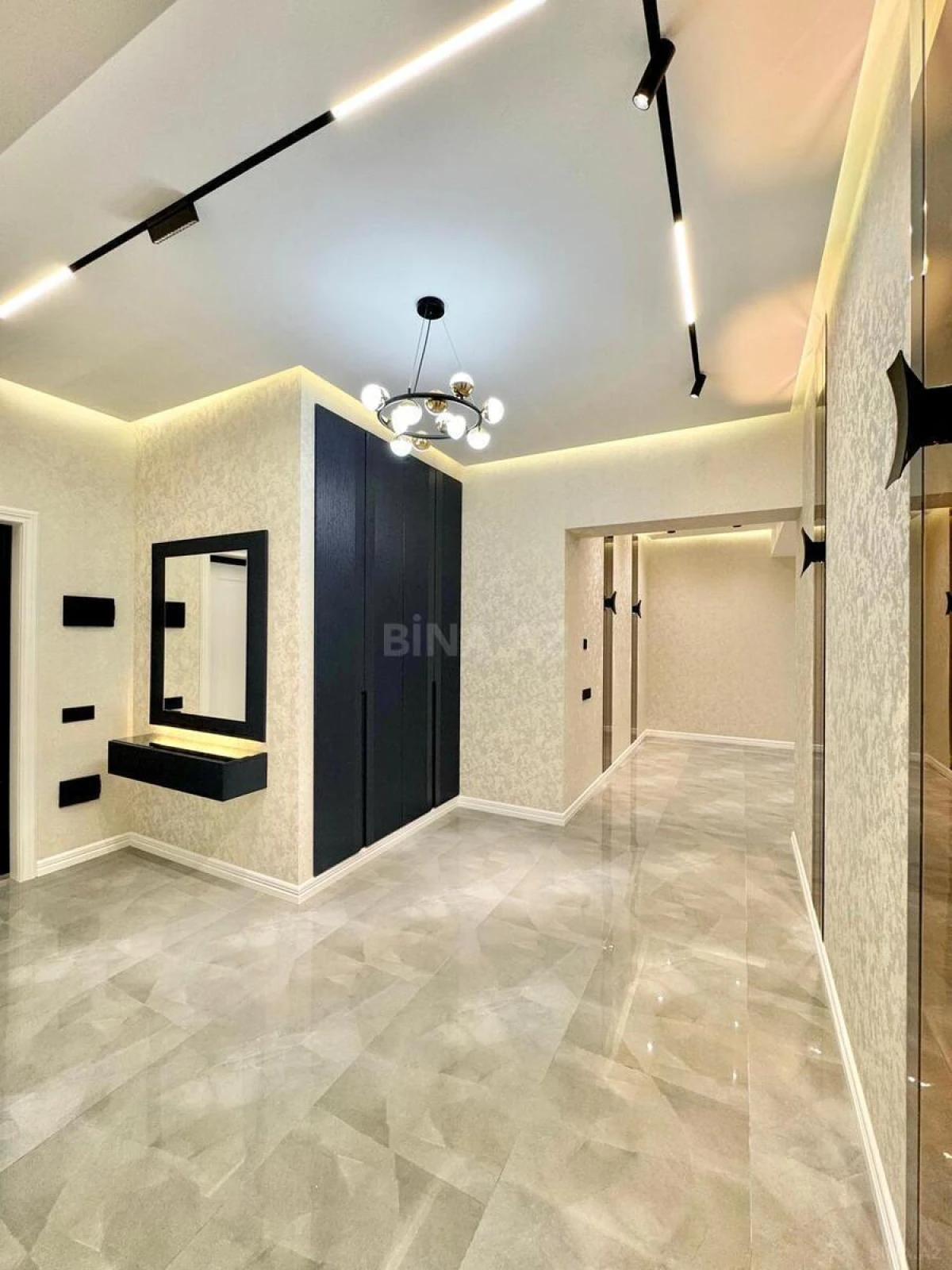 Satılır 4 otaqlı mənzil 180 m²