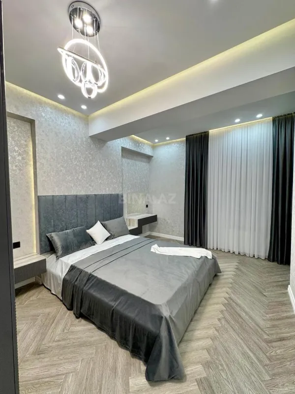 Satılır 4 otaqlı mənzil 180 m²