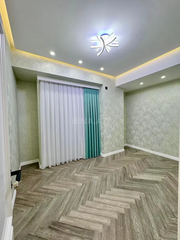 Satılır 4 otaqlı mənzil 180 m²