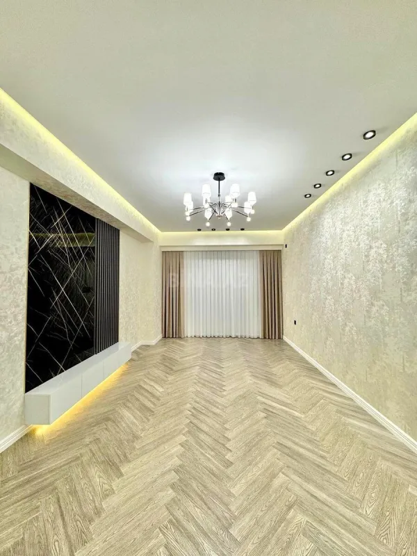 Satılır 4 otaqlı mənzil 180 m²