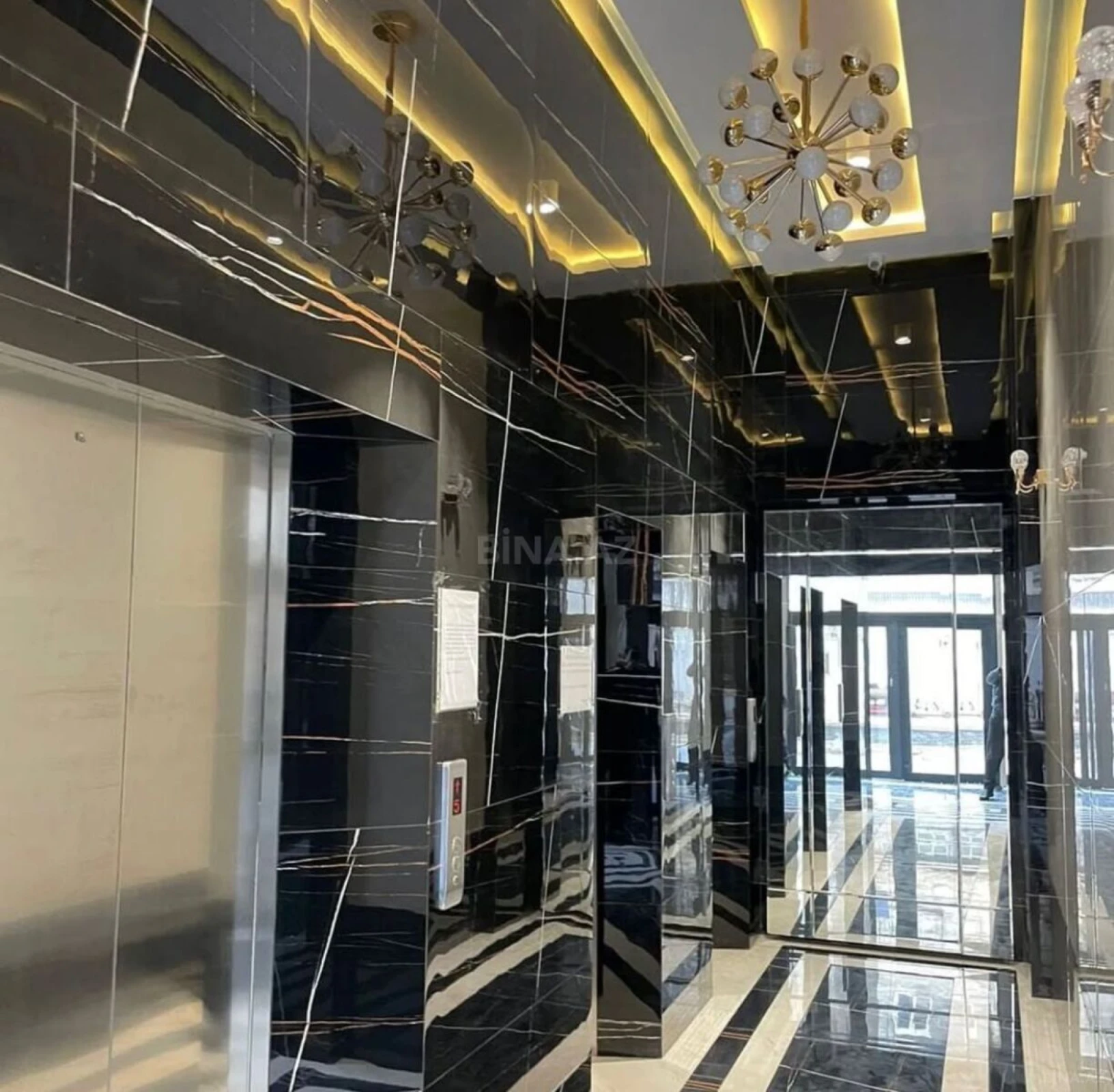 Satılır 4 otaqlı mənzil 180 m²